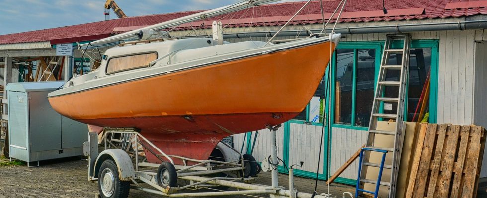 découvrez notre large gamme de remorques pour bateaux, adaptées à tous les types d'embarcations. transportez votre bateau en toute sécurité avec nos remorques robustes et fiables. livraison rapide et conseils personnalisés.
