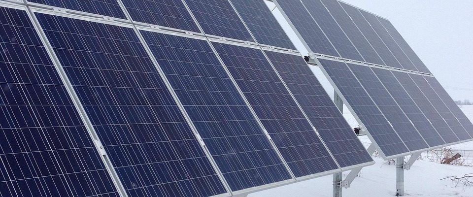 service professionnel de nettoyage de panneaux solaires pour optimiser leur efficacité et prolonger leur durée de vie.