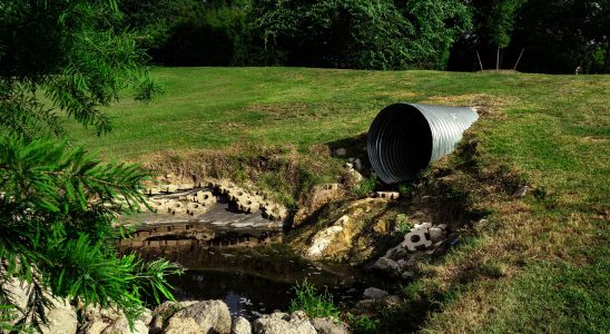systèmes de drainage des eaux usées domestiques : solutions efficaces pour l'évacuation et le traitement des eaux provenant des foyers.