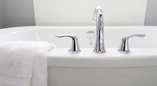 services de plomberie sanitaire professionnels pour l'installation, la réparation et l'entretien des systèmes d'eau potable et d'évacuation. qualité et fiabilité garanties.