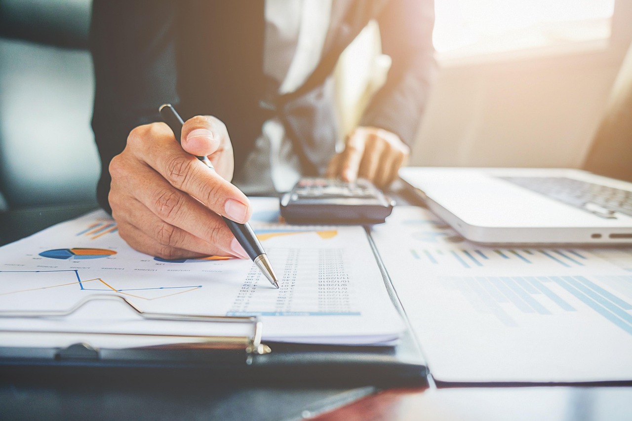 découvrez nos services de tenue de livres professionnels pour une gestion financière précise et simplifiée de votre entreprise.