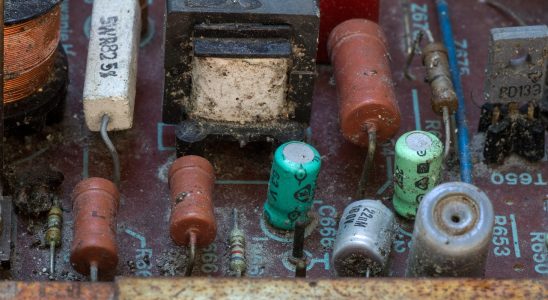 découvrez l'importance de la gestion des déchets électroniques (e-waste) pour protéger l'environnement et favoriser le recyclage responsable des appareils électroniques obsolètes.