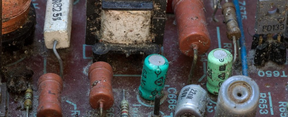 découvrez l'importance de la gestion des déchets électroniques (e-waste) pour protéger l'environnement et favoriser le recyclage responsable des appareils électroniques obsolètes.