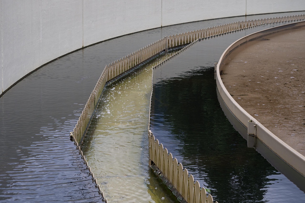 découvrez les solutions et technologies avancées pour le traitement des eaux usées, assurant la protection de l'environnement et le respect des normes sanitaires.