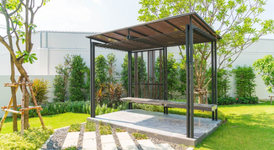Pergola_les avantages de protéger son extérieur du soleil et de la pluie