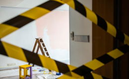 Enlèvement des protections temporaires d'escalier