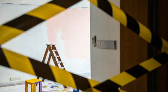 Enlèvement des protections temporaires d'escalier