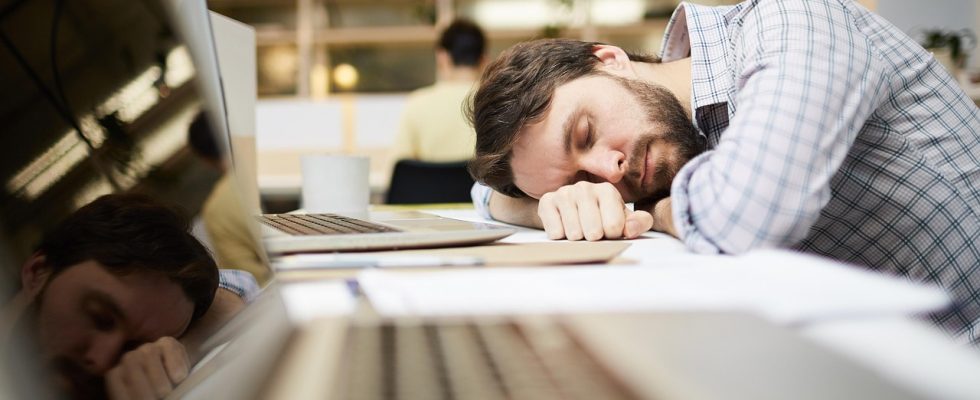 découvrez comment le stress thermique réduit la productivité au travail et quelles mesures mettre en place pour protéger les équipes et préserver leurs performances.