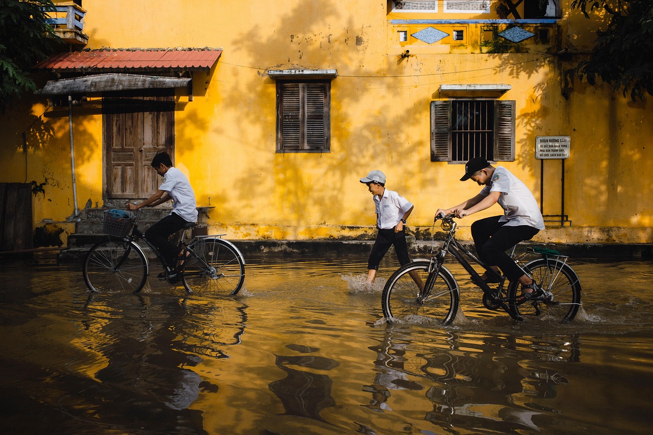 découvrez les causes des inondations urbaines, leurs conséquences et les solutions pour mieux prévenir les risques en ville.