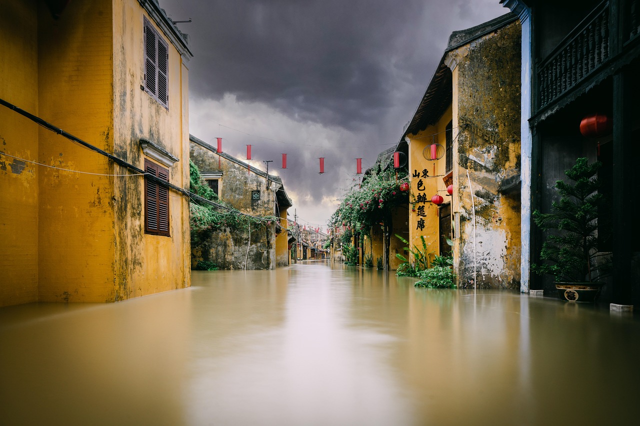 comprenez les causes et les conséquences des inondations urbaines, ainsi que les solutions pour mieux prévenir les risques et protéger les villes.