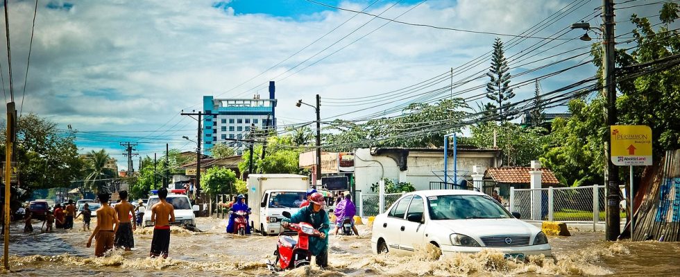 découvrez les causes des inondations urbaines, leurs conséquences sur les habitants et les solutions pour mieux prévenir les risques.